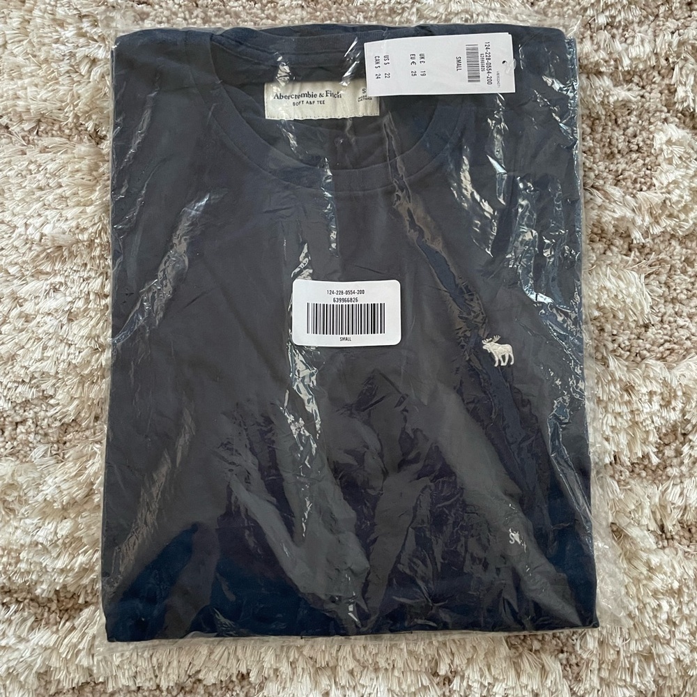 NWT Abercrombie & Fitch Men's Dark Blue Tee